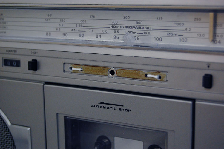 Close-up photo of the socket in the front-panel, without an audio jack plugged in